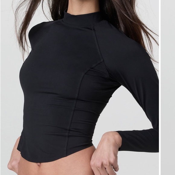 Vuori Other - Vuori NEW Size M Crush Long Sleeve Crop Rash guard